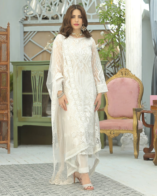 Party Suit Worn by Neelum Munir – Heavy Embroidered Organza Shirt with Net Dupatta & Malai Trouser | Festive Collection 2025