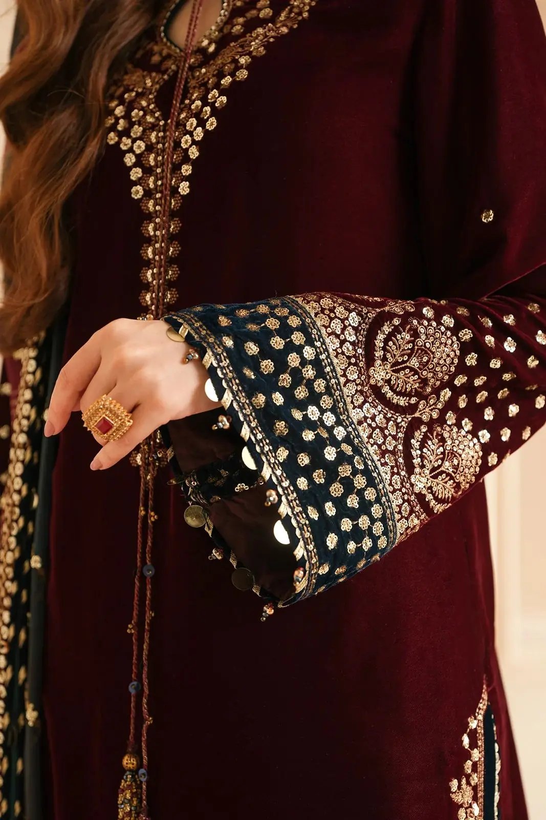 Jasmine Velvet Collection – Micron Velvet 9000 Embroidered Spengle Work Unstitched 3-Piece Suit