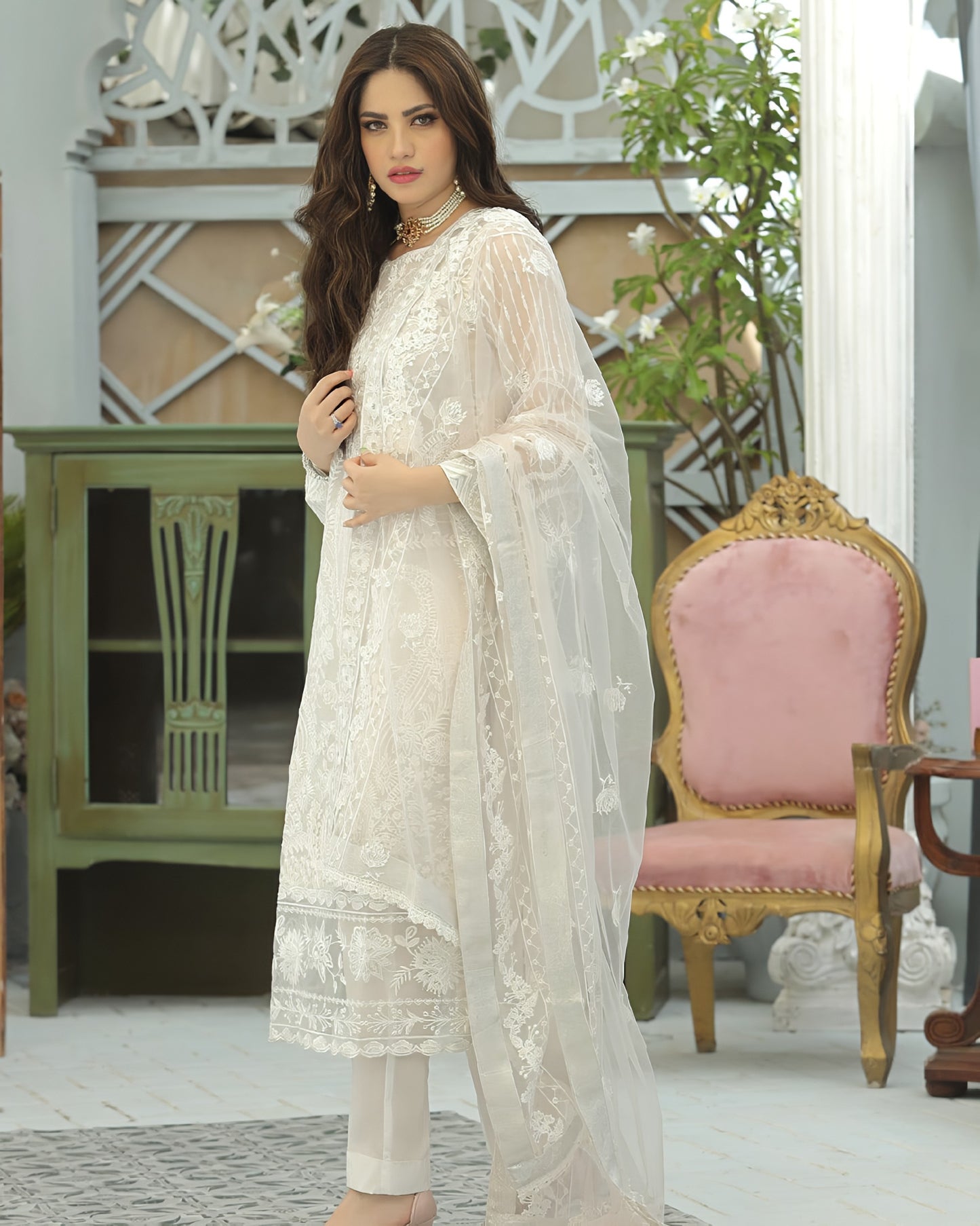 Party Suit Worn by Neelum Munir – Heavy Embroidered Organza Shirt with Net Dupatta & Malai Trouser | Festive Collection 2025