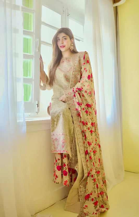 Aneela’s 3Pc Unstitched Organza Embroidered Suit by Ahmozi – Heavy Embroidered Silk Dupatta & Shamoz Silk Trouser